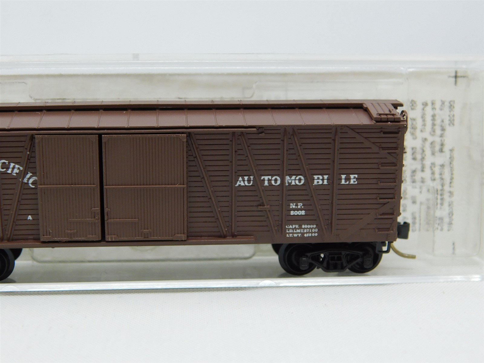 N Scale Micro-Trains MTL 29030 NP Northern Pacific 40' Steel Box Car #8002