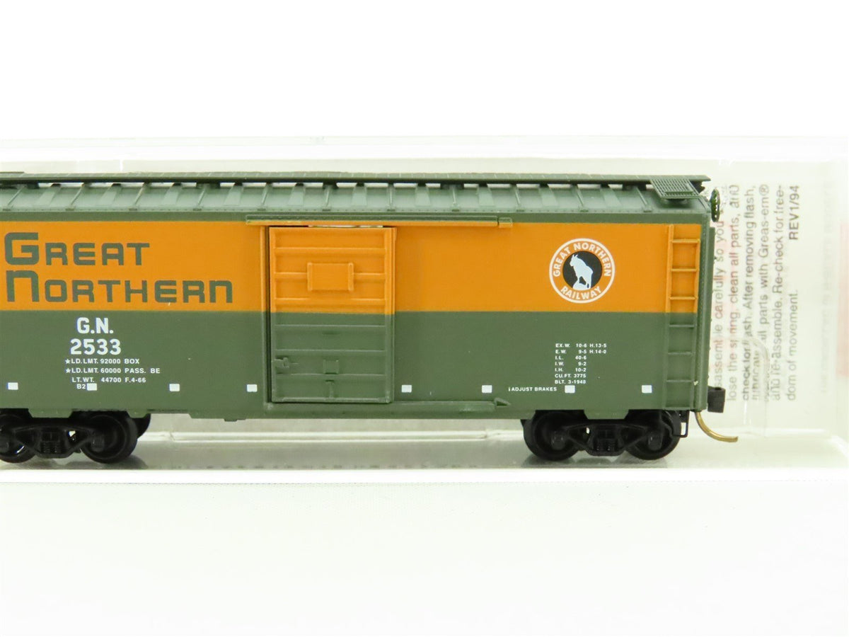 N Scale Micro-Trains MTL 20226 GN Great Northern 40&#39; Steel Box Car #2533