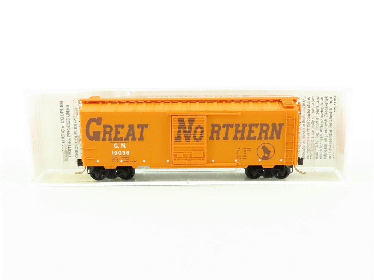 N Scale Micro-Trains MTL 20166 GN Great Northern 40&#39; Single Door Box Car #19038