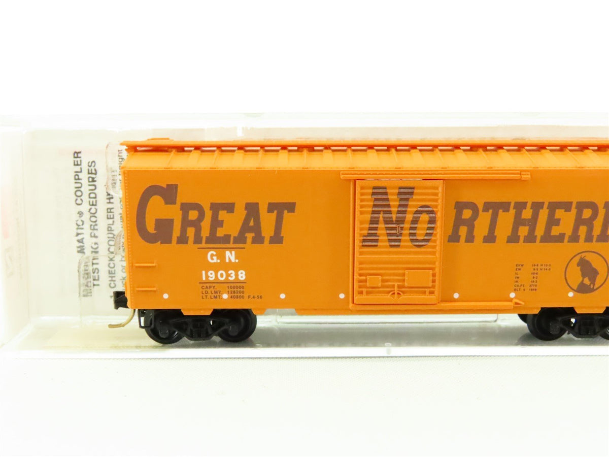 N Scale Micro-Trains MTL 20166 GN Great Northern 40&#39; Single Door Box Car #19038