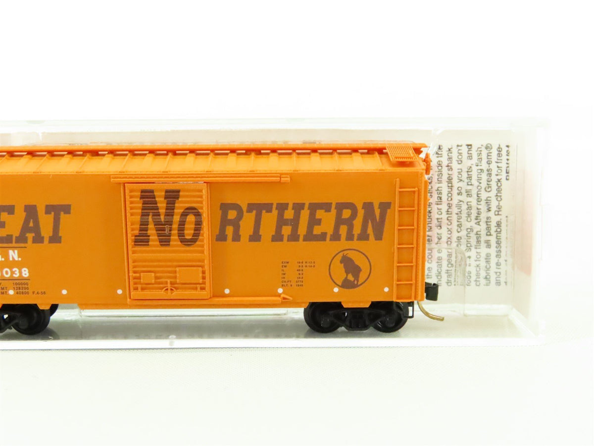 N Scale Micro-Trains MTL 20166 GN Great Northern 40&#39; Single Door Box Car #19038