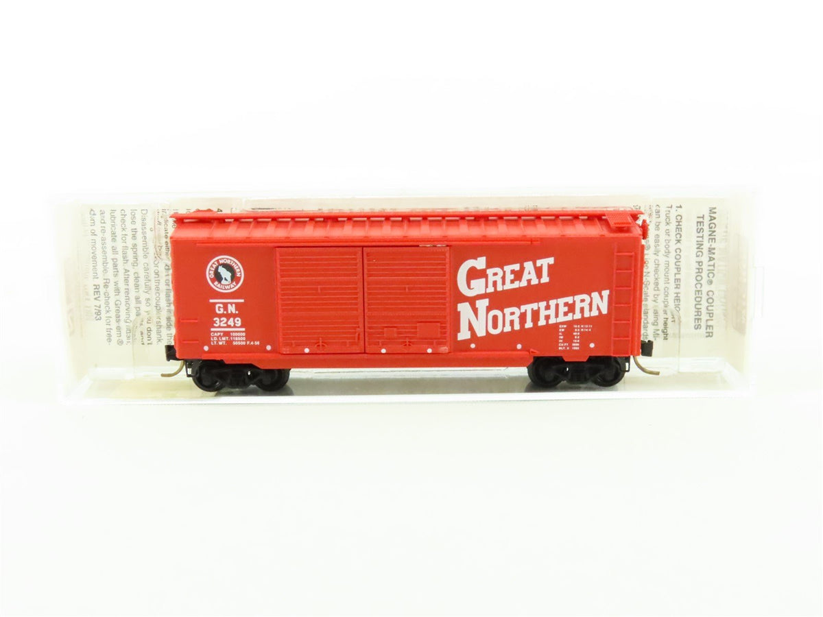 N Scale Micro-Trains MTL 23200 GN Great Northern 40&#39; Double Door Box Car #3249