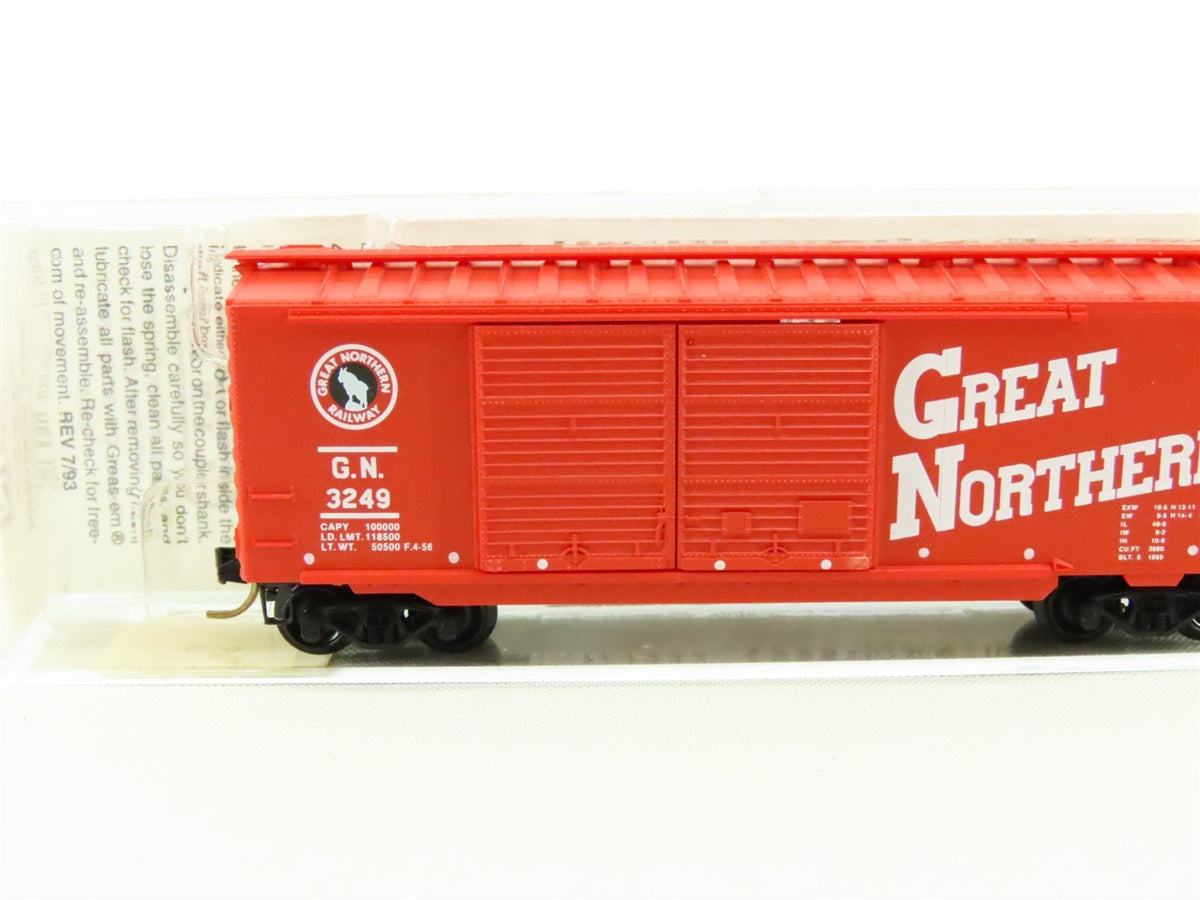 N Scale Micro-Trains MTL 23200 GN Great Northern 40&#39; Double Door Box Car #3249