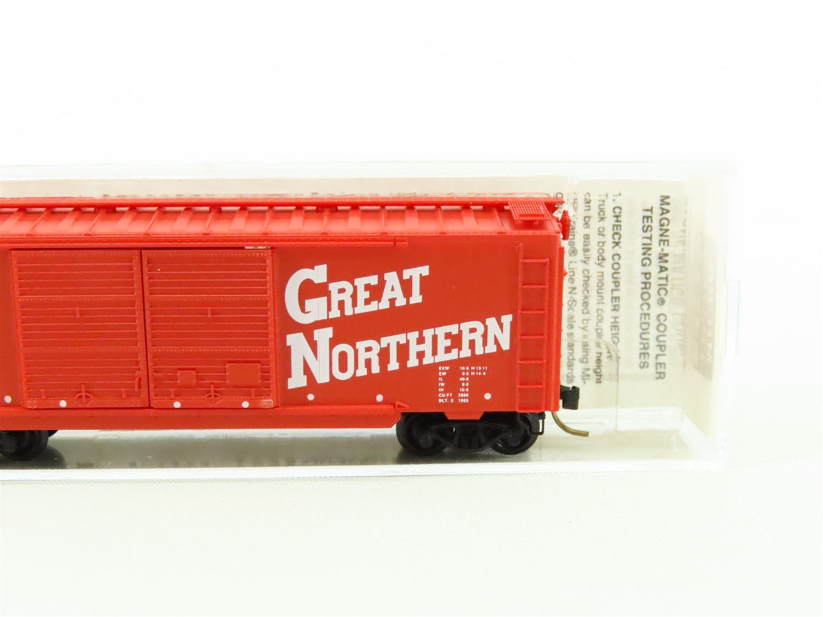 N Scale Micro-Trains MTL 23200 GN Great Northern 40&#39; Double Door Box Car #3249