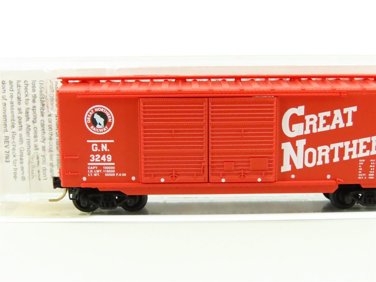 N Scale Micro-Trains MTL 23200 GN Great Northern 40&#39; Double Door Box Car #3249