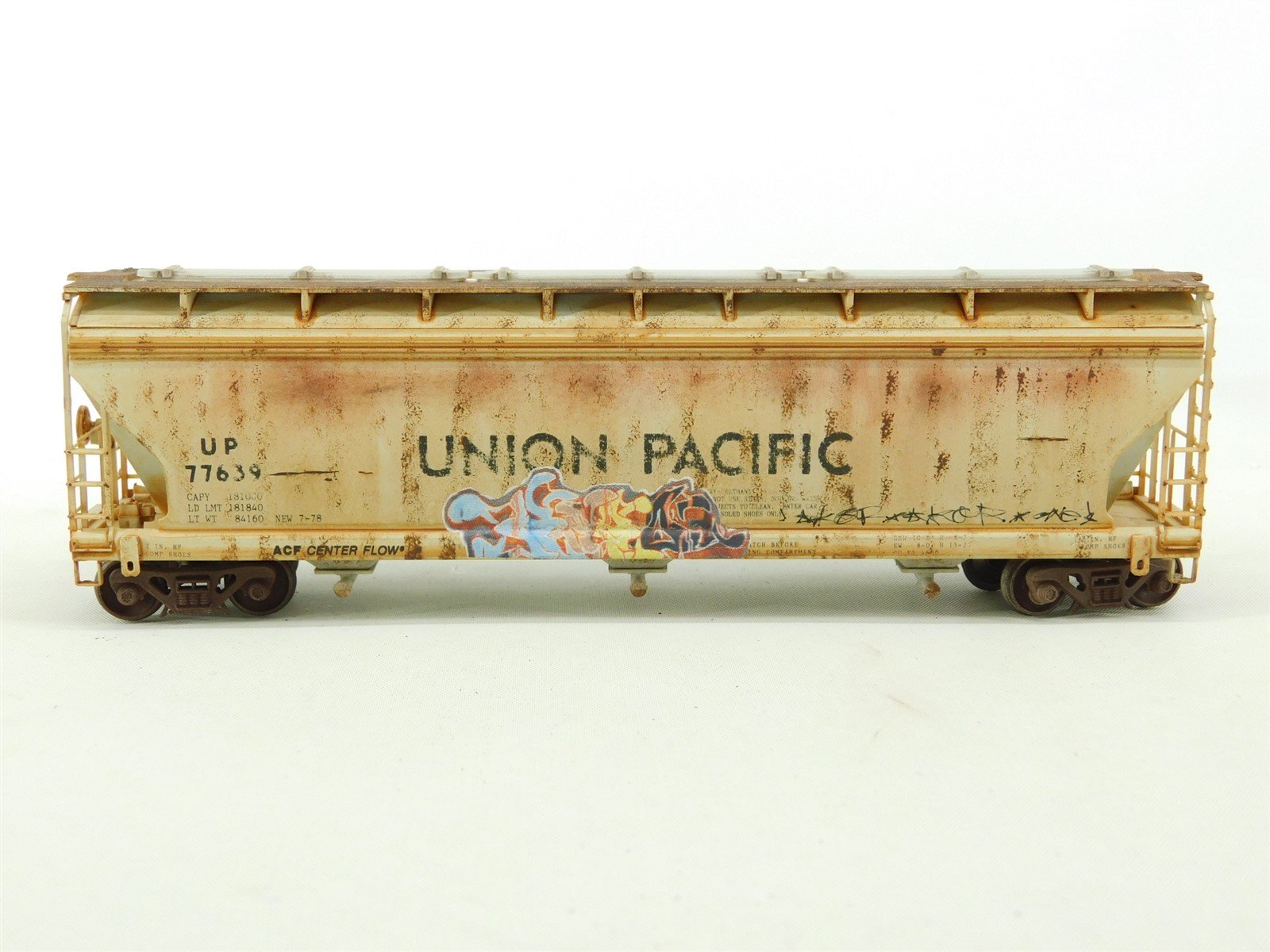 HO  UP Union Pacific 3-Bay ACF Center Flow Covered Hopper #77639 - Pro Custom
