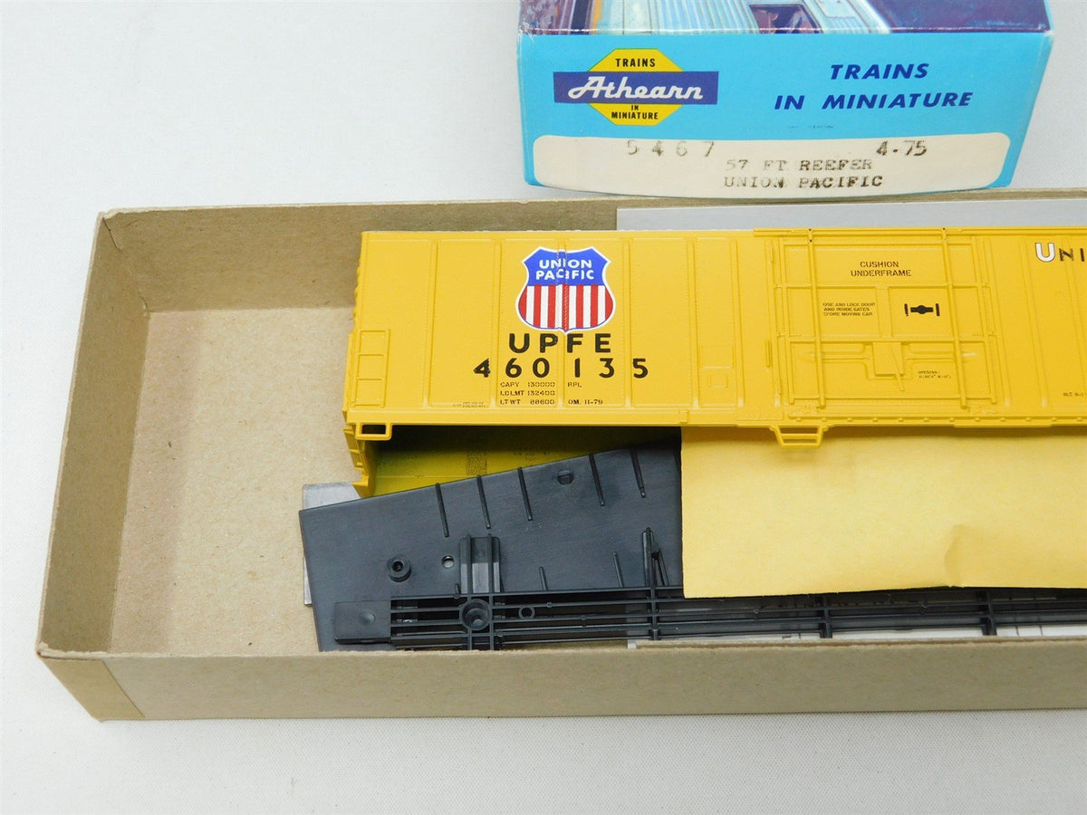 HO Scale Athearn Kit 5467 UPFE Union Pacific Fruit Express 57&#39; Reefer #460135