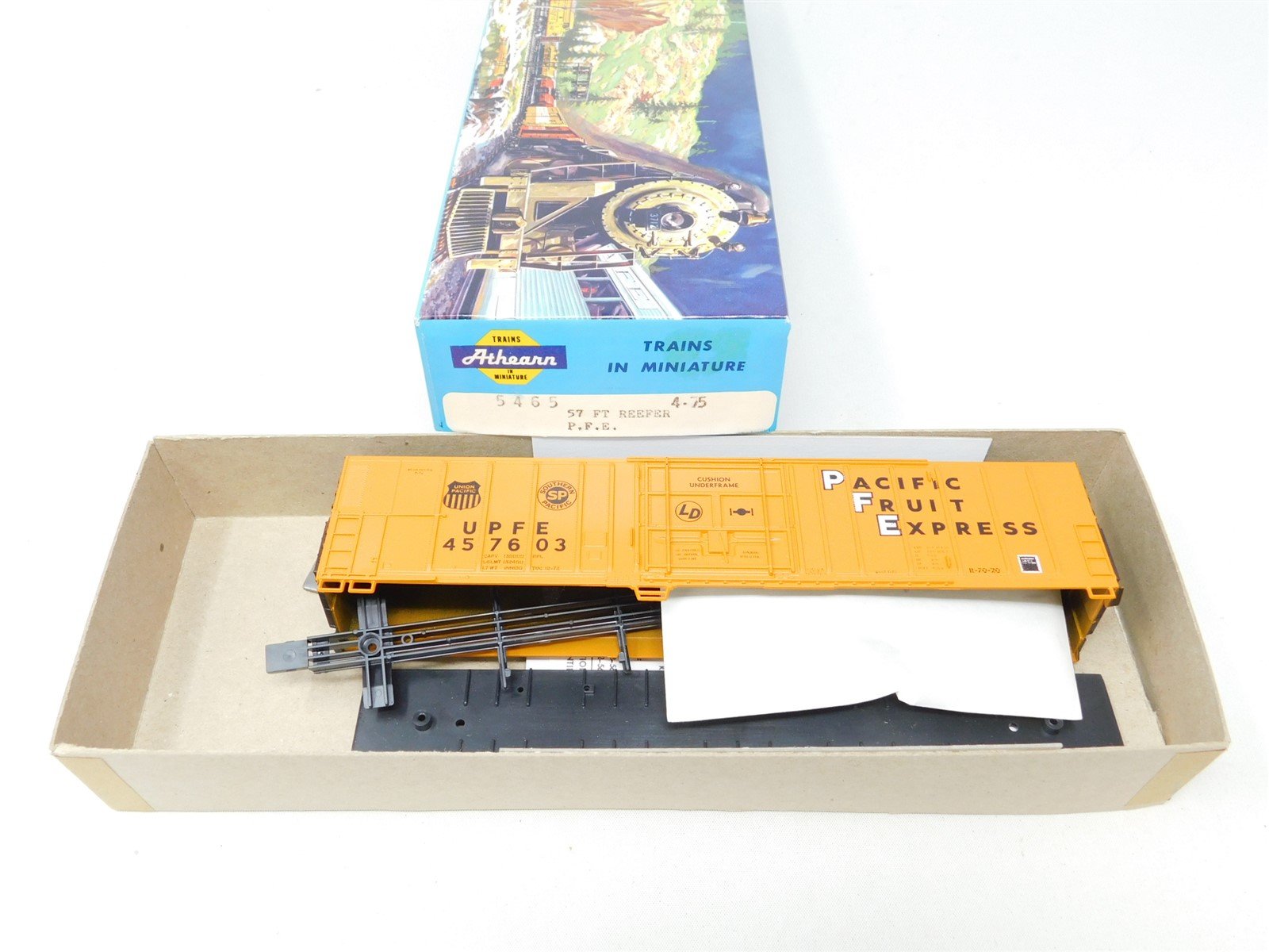 HO Scale Athearn Kit 5465 UPFE SP Pacific Fruit Express 57' Mech Reefer #457603