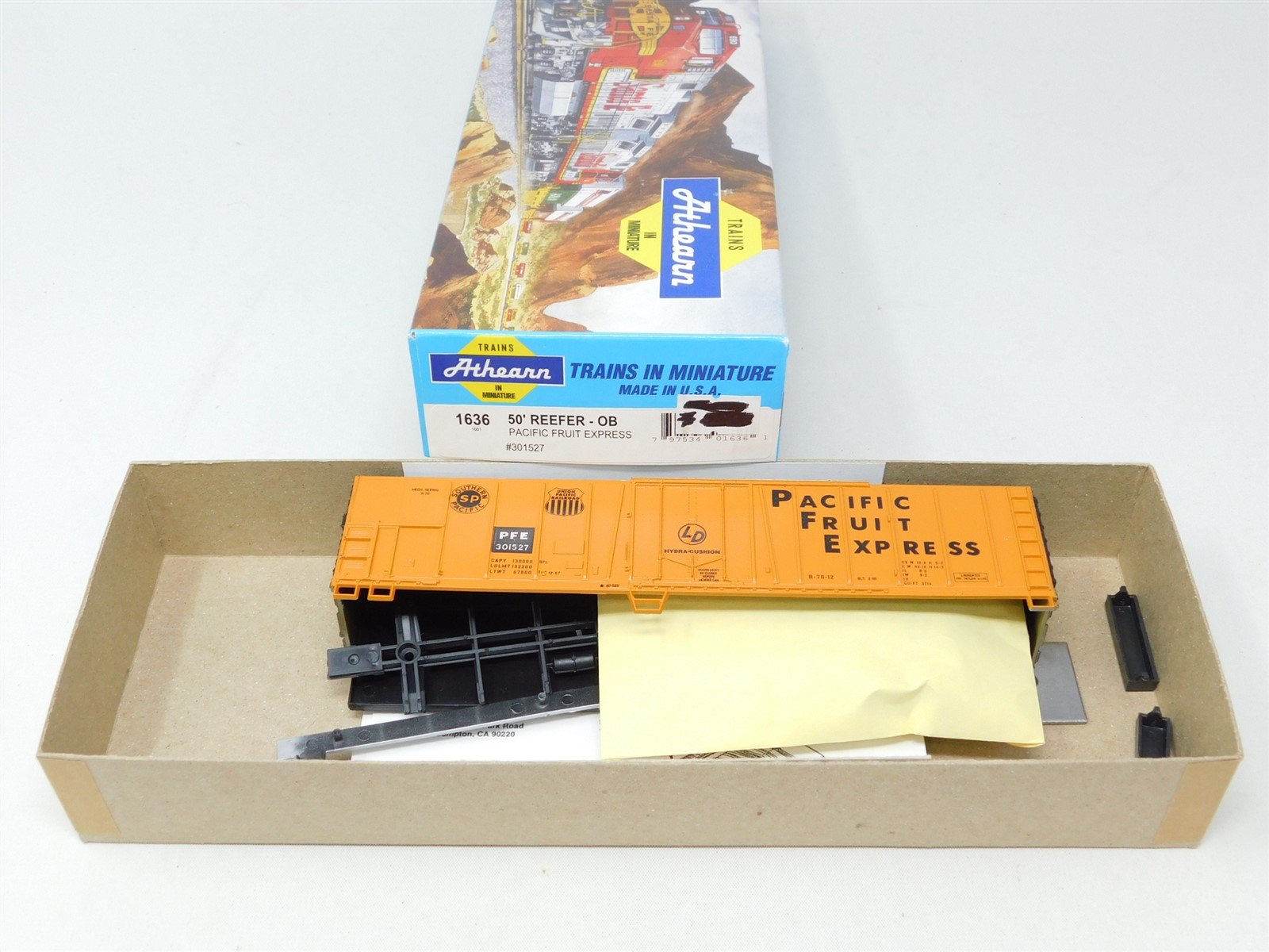 HO Scale Athearn Kit 1636 PFE SP UP Pacific Fruit Express 50' Reefer #301527