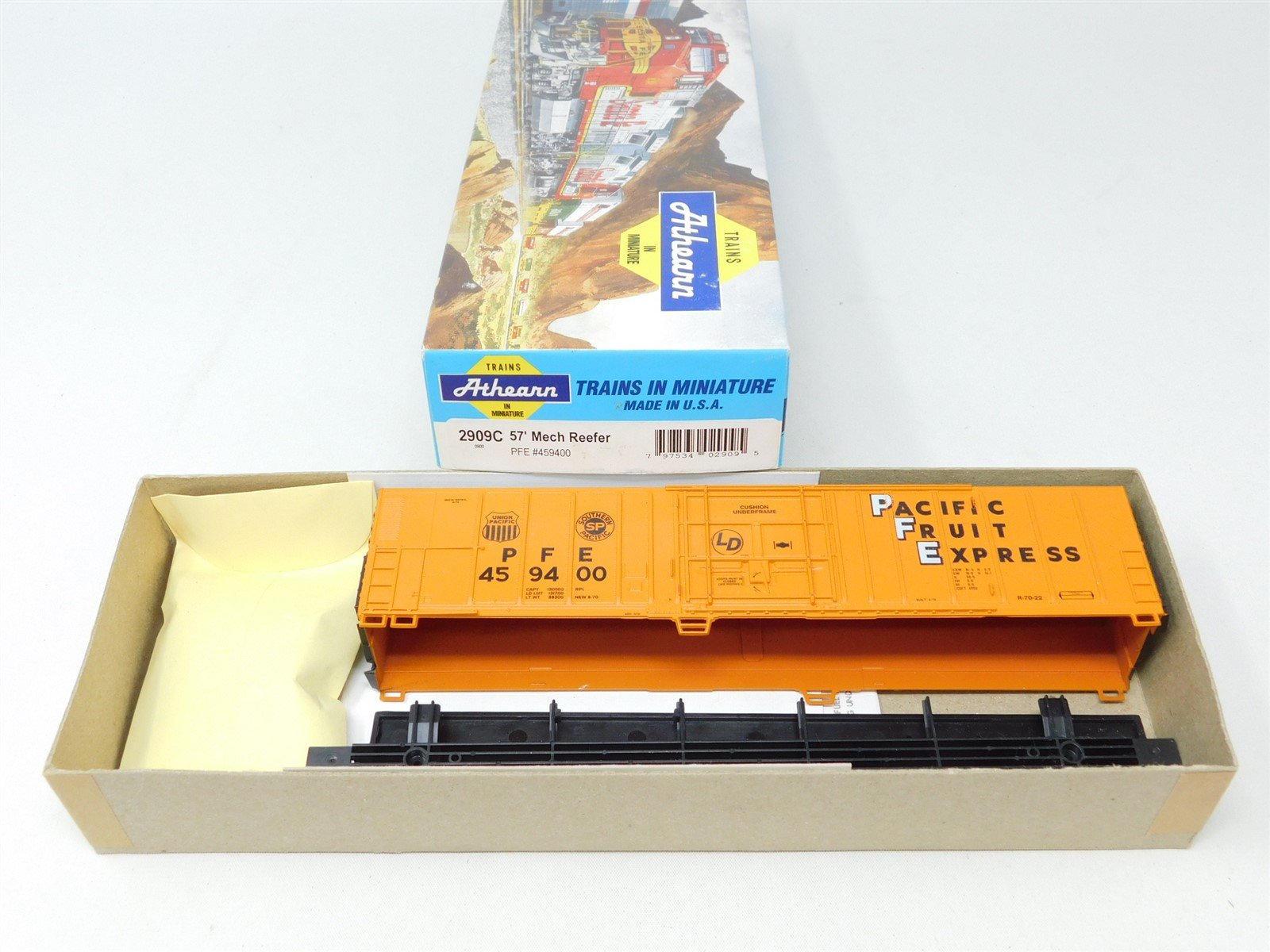 HO Scale Athearn Kit 2909C PFE SP UP Pacific Fruit Express 57' Reefer #459400