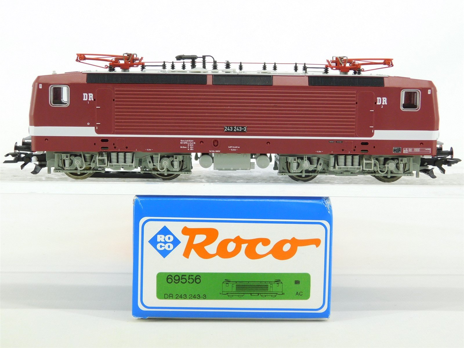 HO Scale 3-Rail Roco 69556 DR German Class BR 243 Electric #243-3 w/DCC