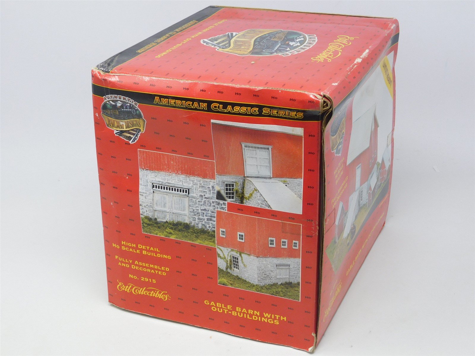 HO Scale Ertl Collectibles #2915 Gable Barn With Out Buildings - Assembled