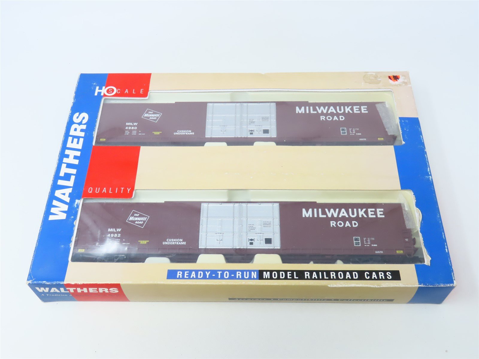 HO Scale Walthers 932-23513 MILW Milwaukee Road 86' 4-Door Box Car Set 2-Pack