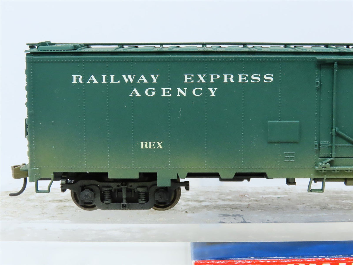 HO Scale Walthers 932-6241 REX Railway Express Agency 50&#39; Reefer - Weathered