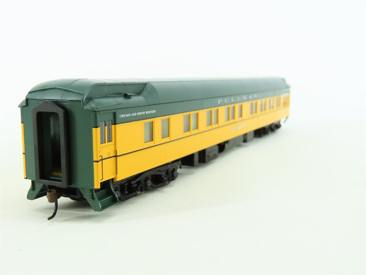 HO Walthers 932-10456 CNW Chicago &amp; North Western Solarium-Obs Passenger #3975C