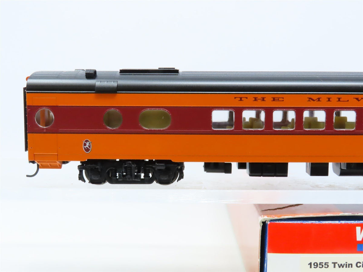 HO Scale Walthers 932-9200 MILW Milwaukee Road &quot;Hiawatha&quot; Coach Passenger