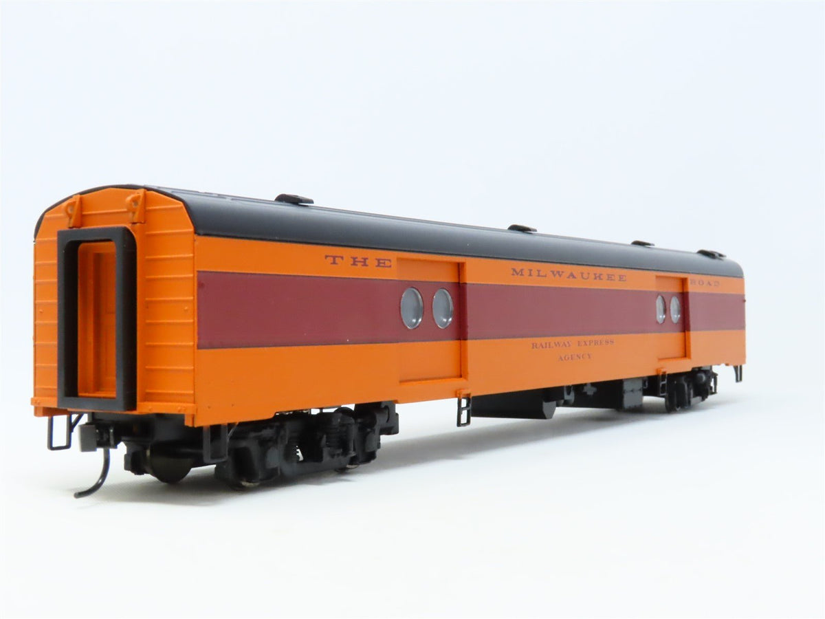 HO Scale Walthers 932-9202 MILW Milwaukee &quot;Hiawatha&quot; Baggage Express Passenger