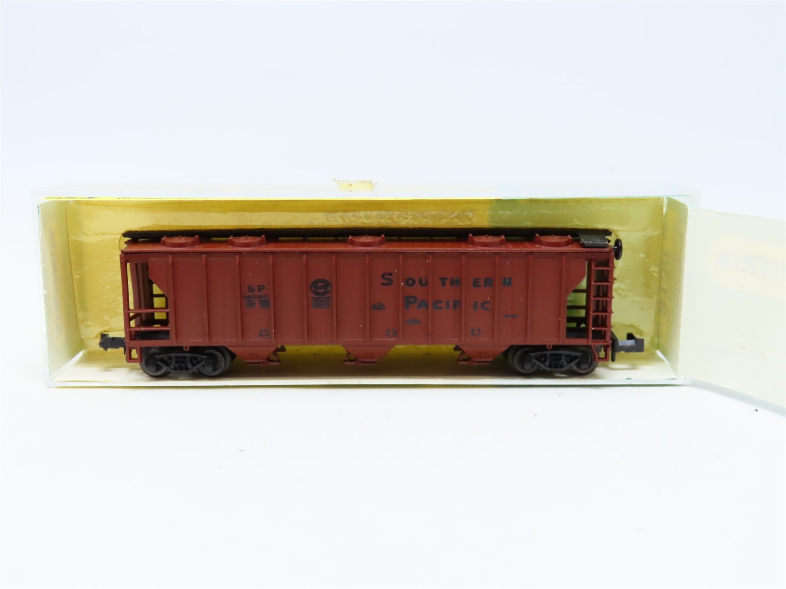 N Scale Minitrix 3138 SP Southern Pacific 3-Bay Covered Hopper #46060