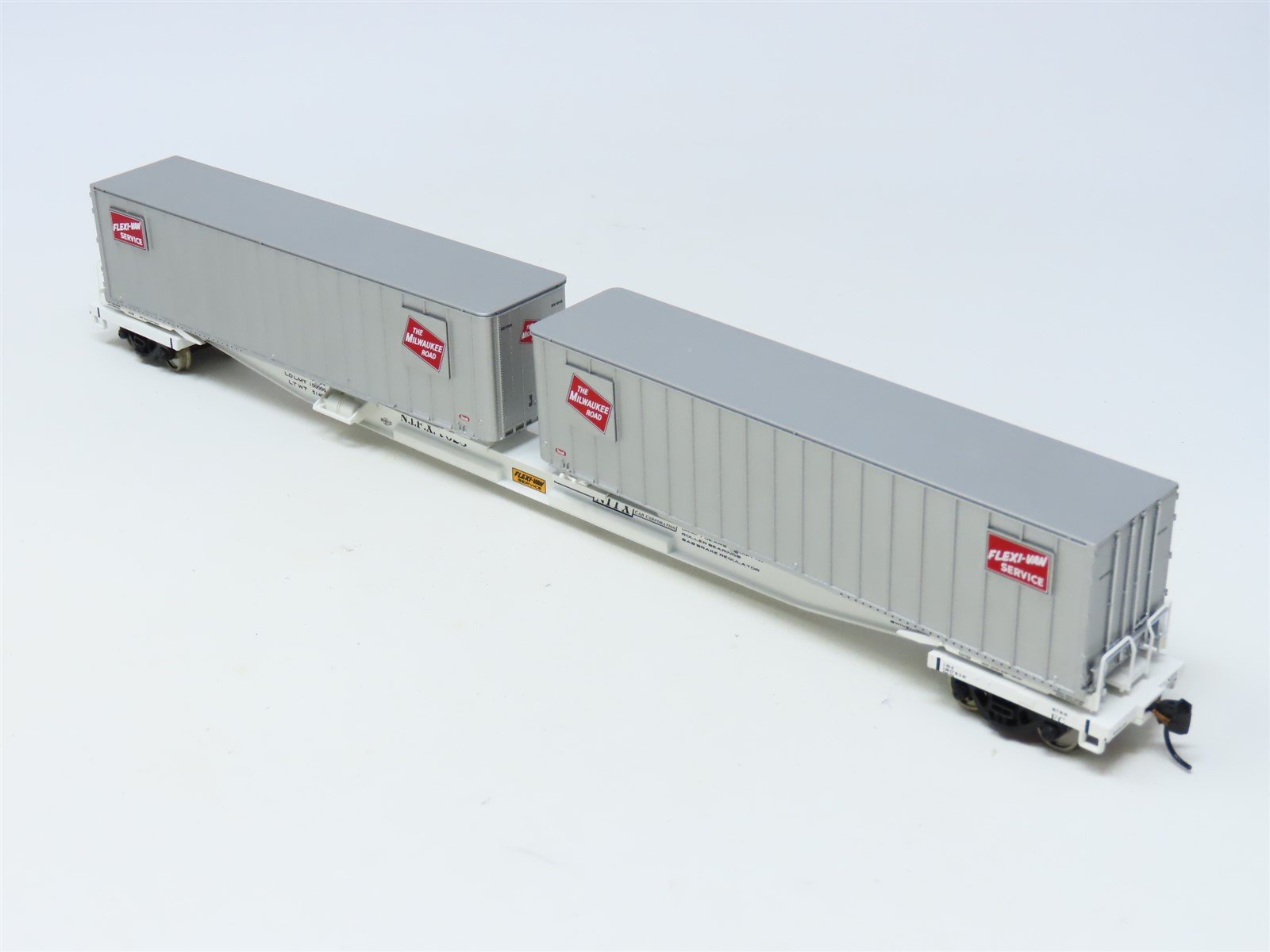 HO Walthers Gold Line 932-3926 MILW Milwaukee Road Flat Car #7028 w/ Trailers