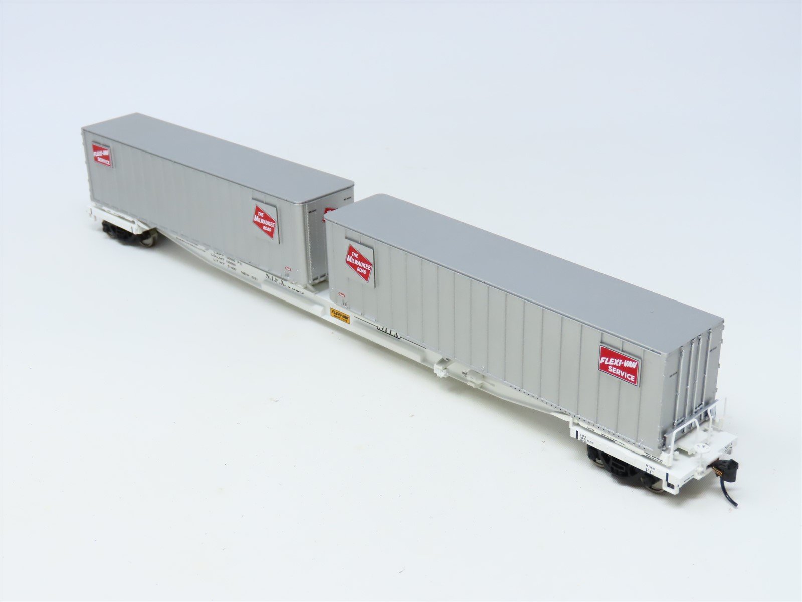 HO Walthers Gold Line 932-3926 MILW Milwaukee Road Flat Car #7028 w/ Trailers