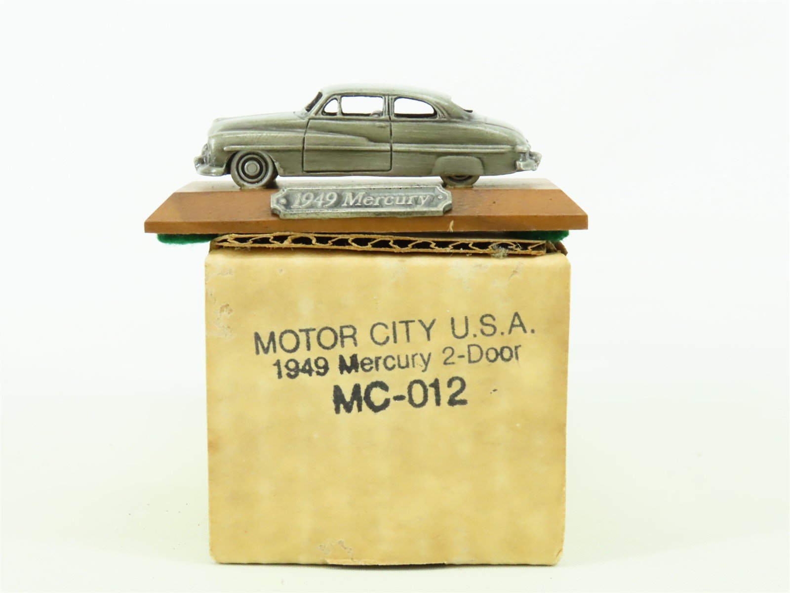 Motor City U.S.A. Automobile #MC-012 Die-Cast 1949 Mercury 2-Door