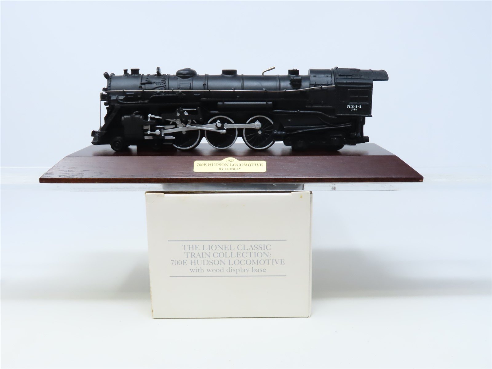 Avon Lionel Classic Collection 700E Hudson 4-6-4 J1e Steam Static Display w/Base