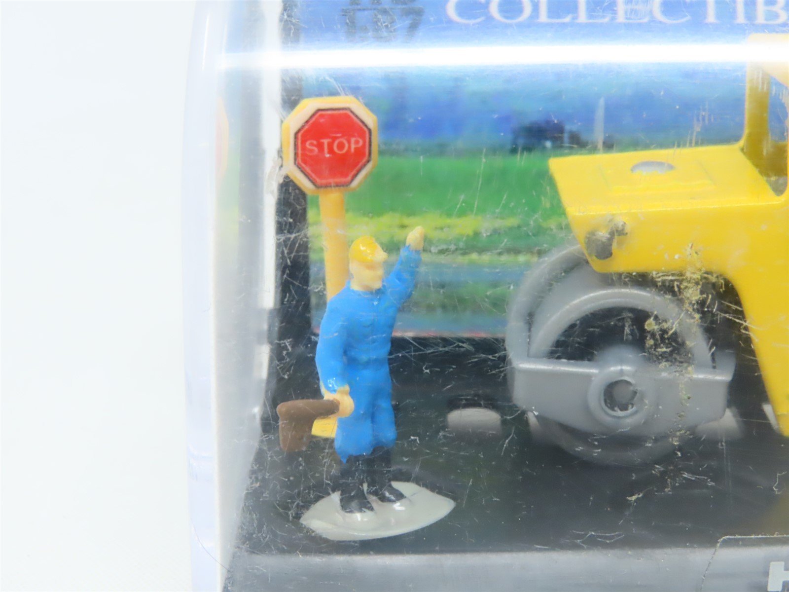 HO 1/87 Scale Smart Toys Collectible Series Steam Roller w/ Figure & Stop Sign