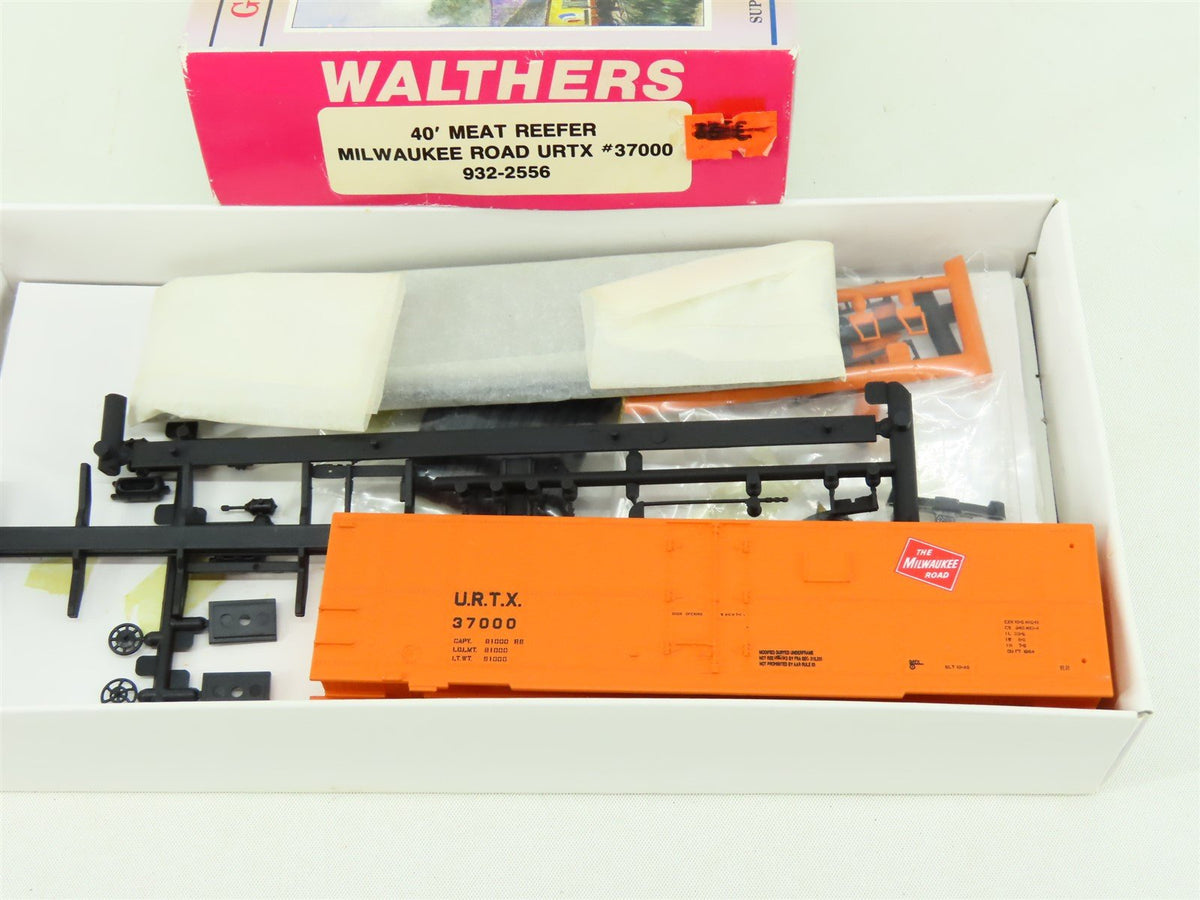 HO Scale Walthers Kit 932-2556 URTX Milwaukee Road 40&#39; Meat Reefer #37000