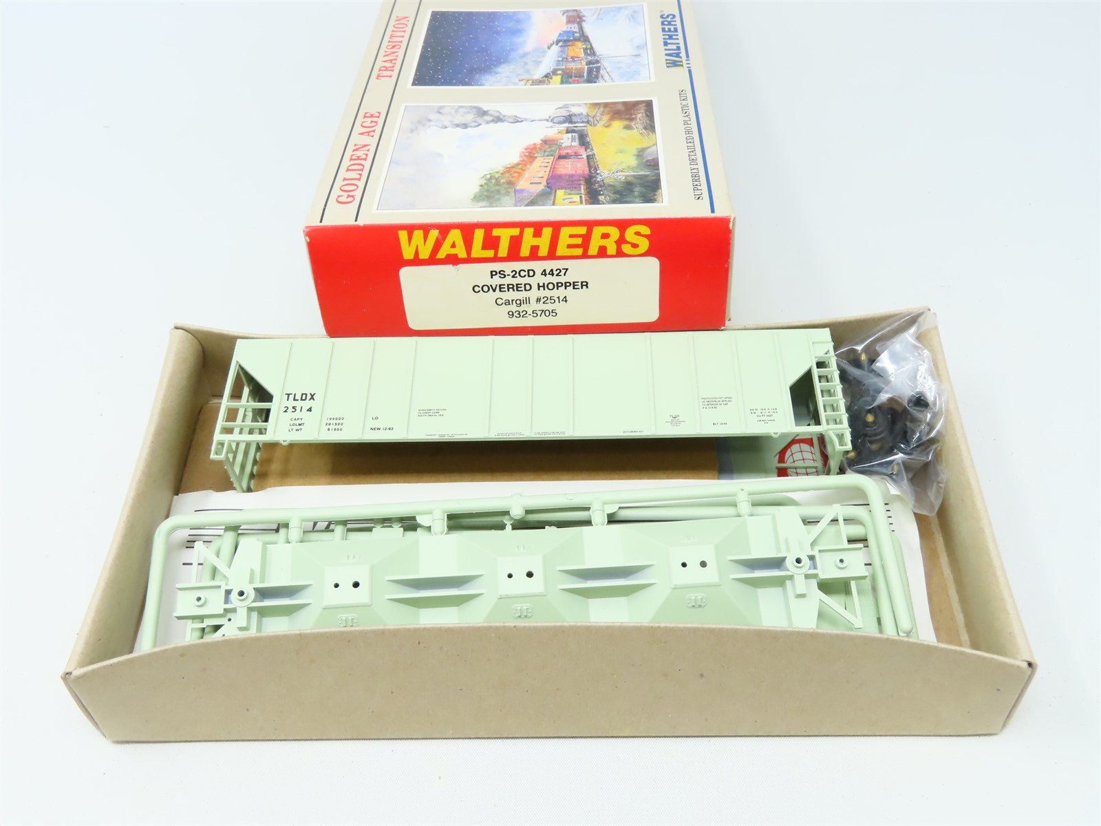 HO Scale Walthers Kit 932-5705 TLDX Cargill 3-Bay Covered Hopper #2514