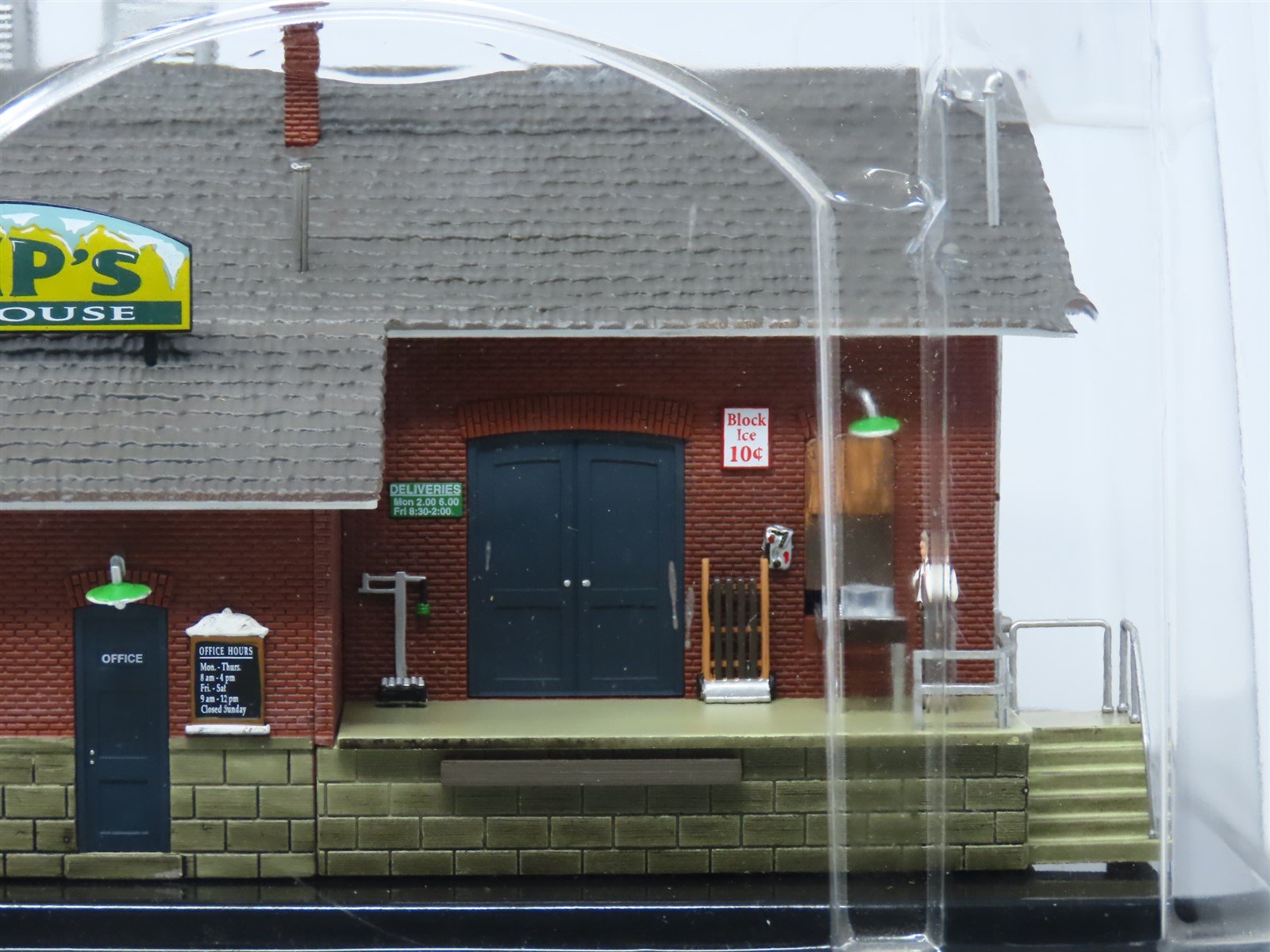 HO 1/87 Scale Woodland Scenics Built-&-Ready #BR5028 Chip's Ice House