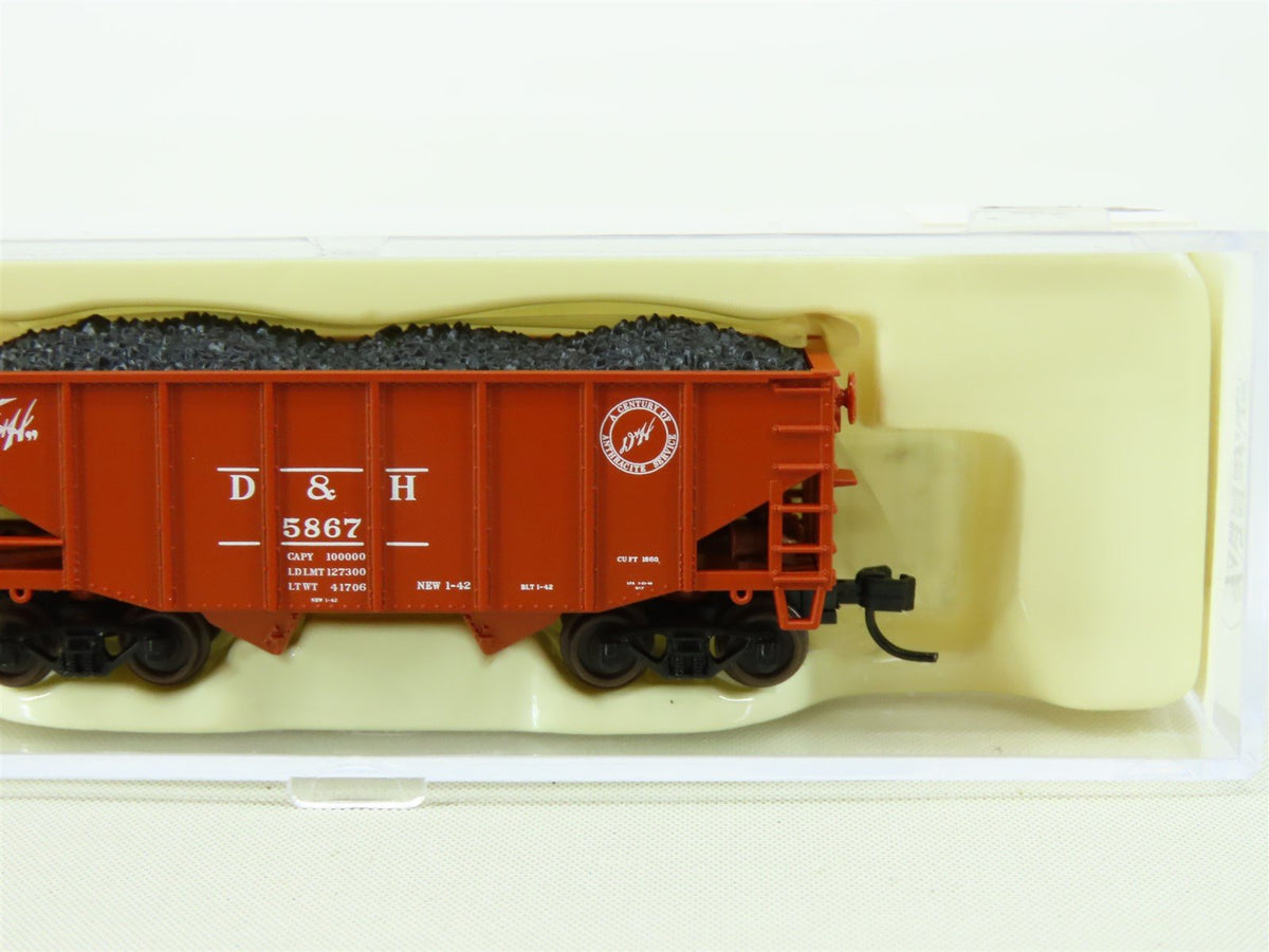 N Scale Atlas 41113 D&amp;H Delaware &amp; Hudson 2-Bay Open Hopper #5867 w/Coal Load