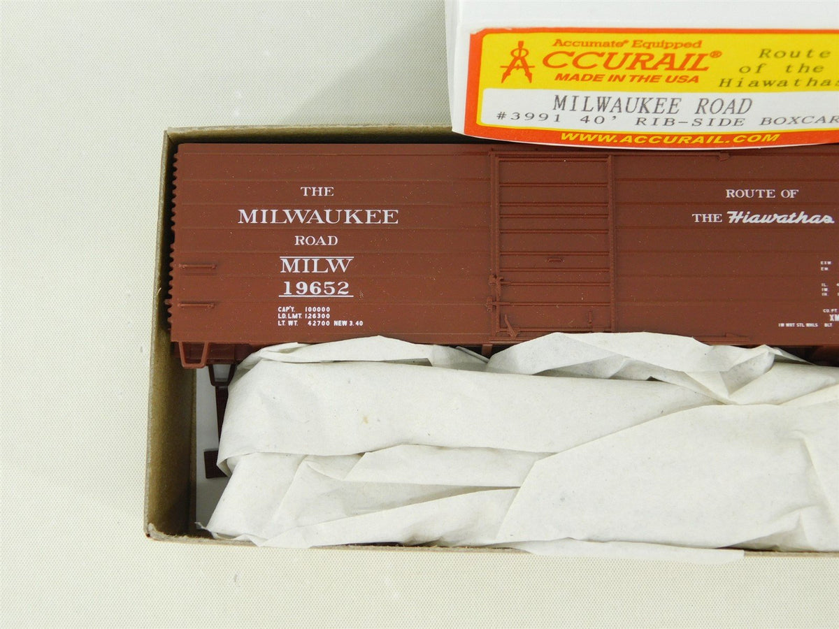 HO Scale Accurail Kit 3991 MILW Milwaukee Road &quot;Hiawatha&quot; Box Car #19652