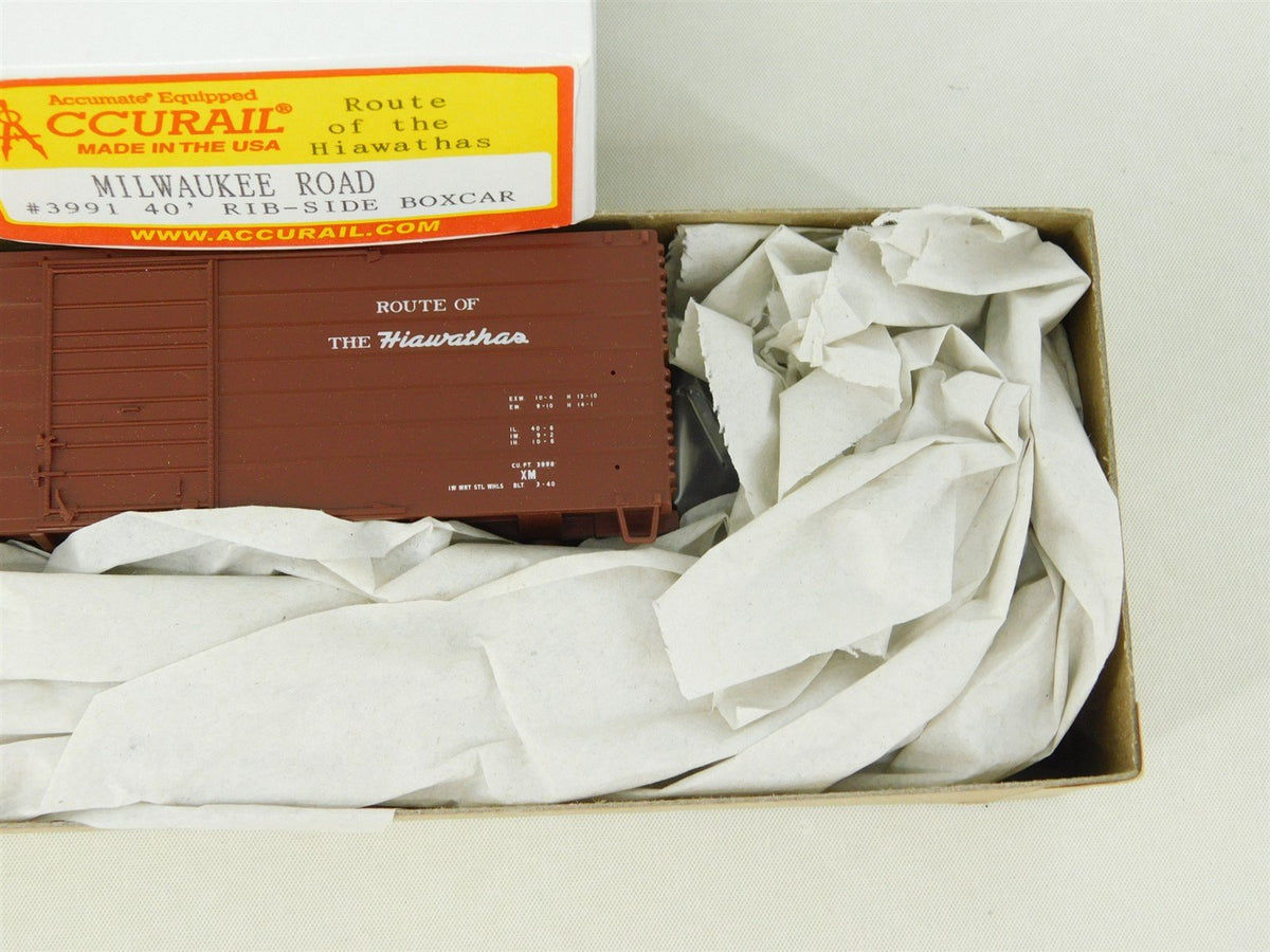 HO Scale Accurail Kit 3991 MILW Milwaukee Road &quot;Hiawatha&quot; Box Car #19652