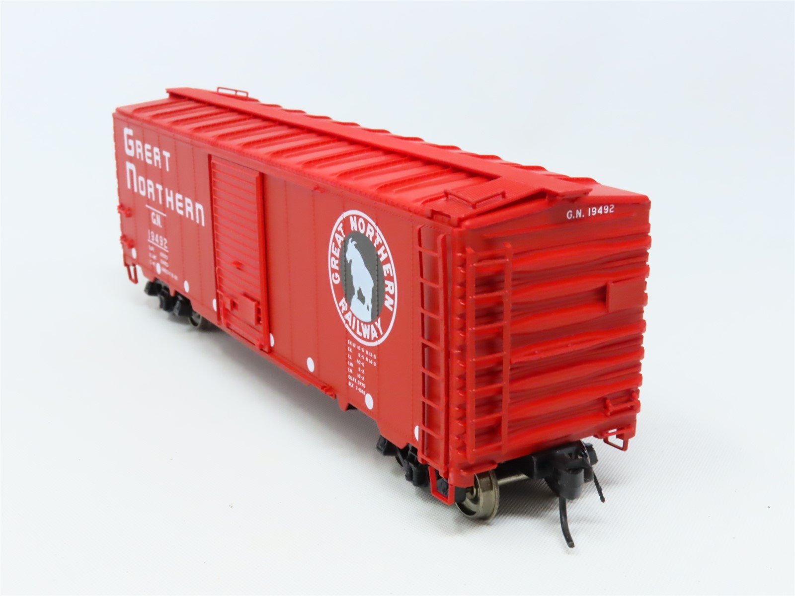 HO Scale InterMountain 46005-24 GN Great Northern 40' Steel Box Car #19492