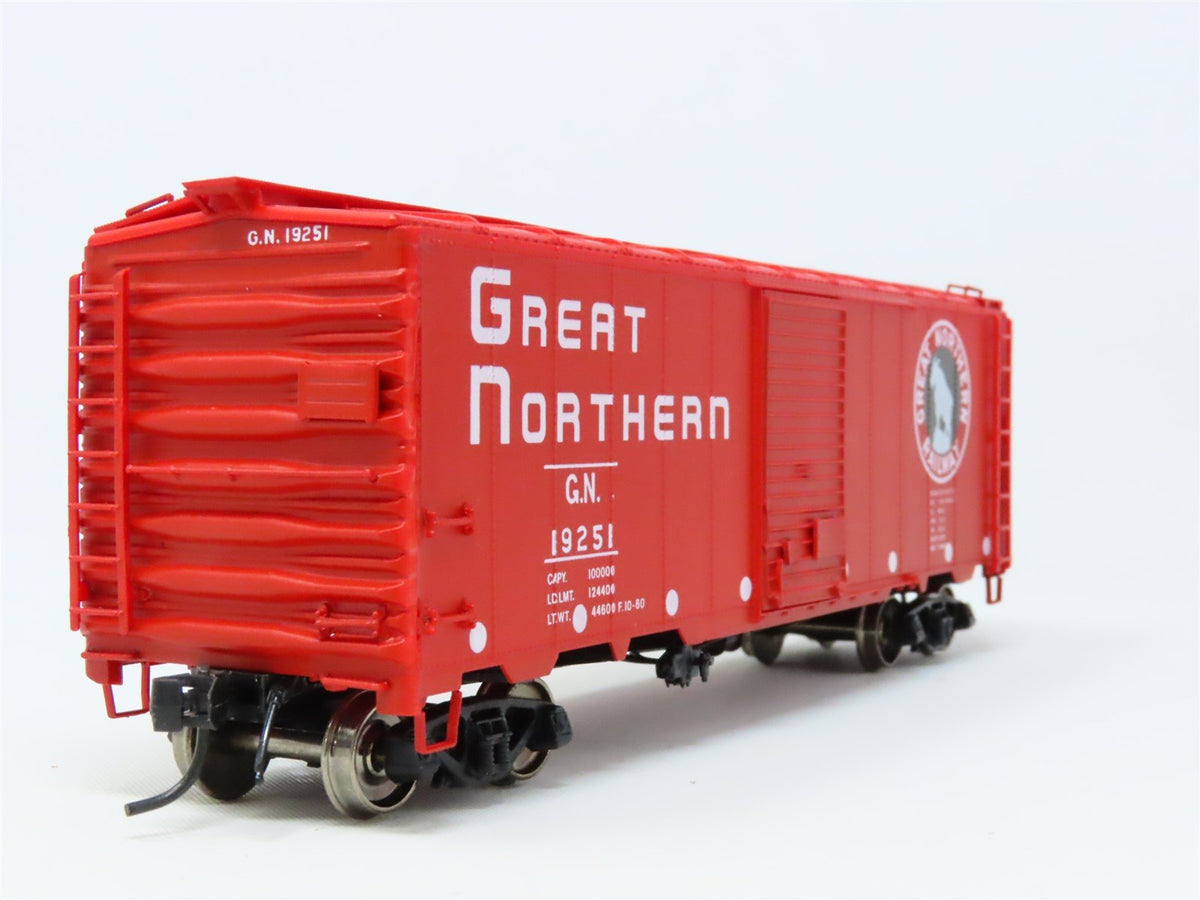 HO Scale InterMountain 46005-22 GN Great Northern 40&#39; Steel Box Car #19251
