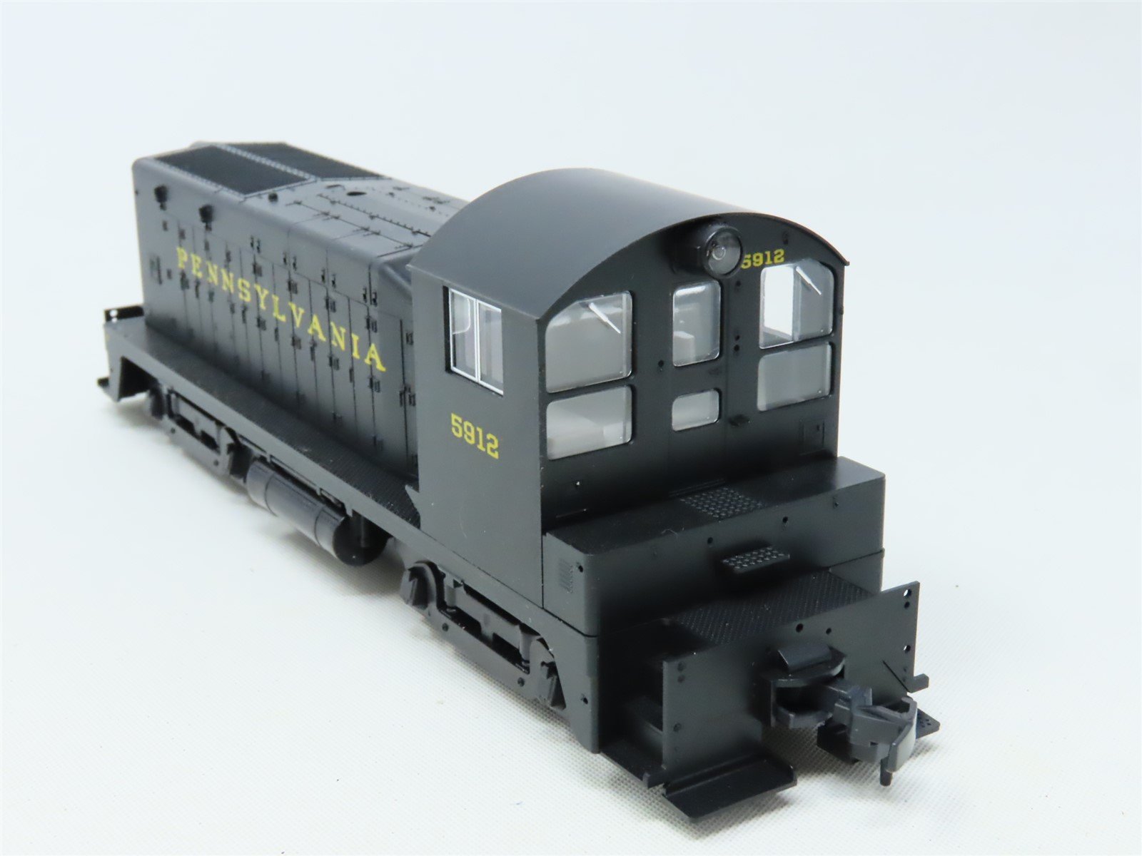 HO Scale KATO 37-108 PRR Pennsylvania EMD NW2 Ph. 1 Diesel