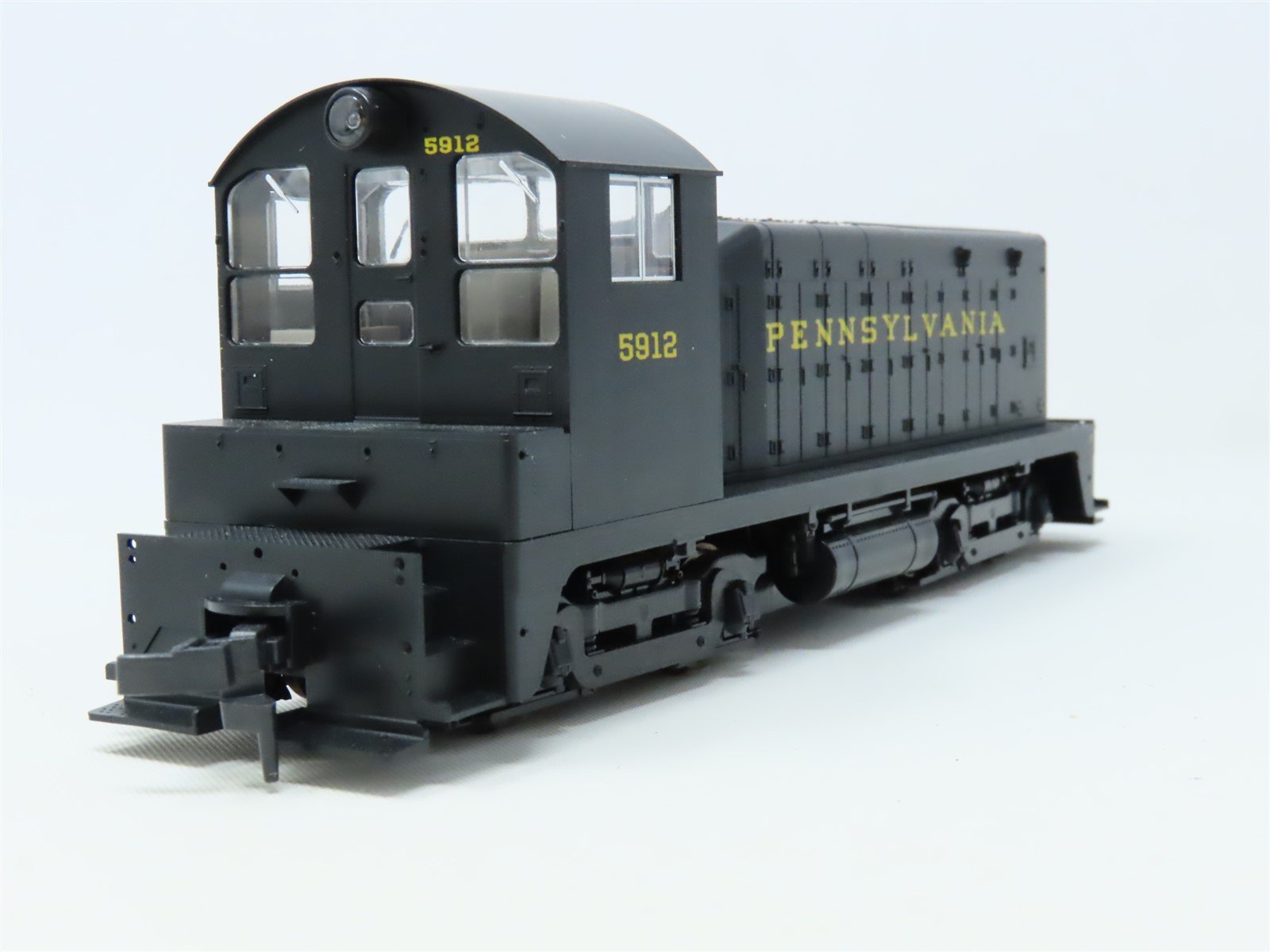 HO Scale KATO 37-108 PRR Pennsylvania EMD NW2 Ph. 1 Diesel