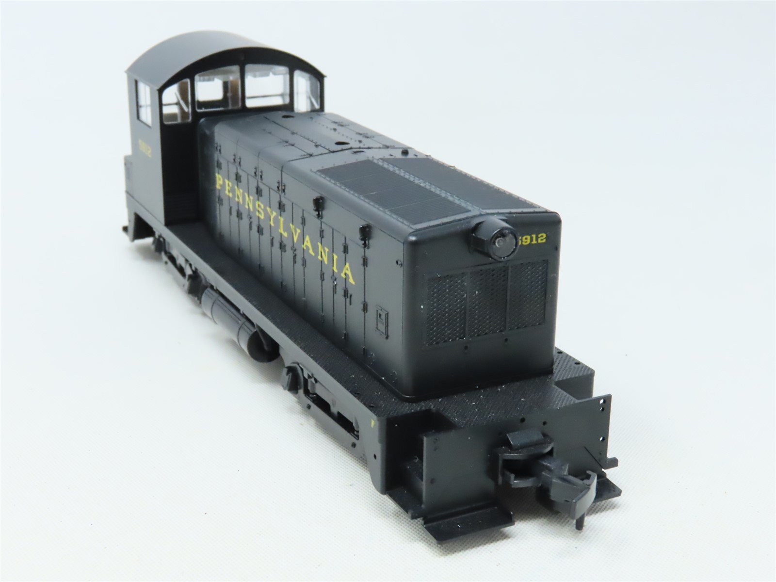 HO Scale KATO 37-108 PRR Pennsylvania EMD NW2 Ph. 1 Diesel