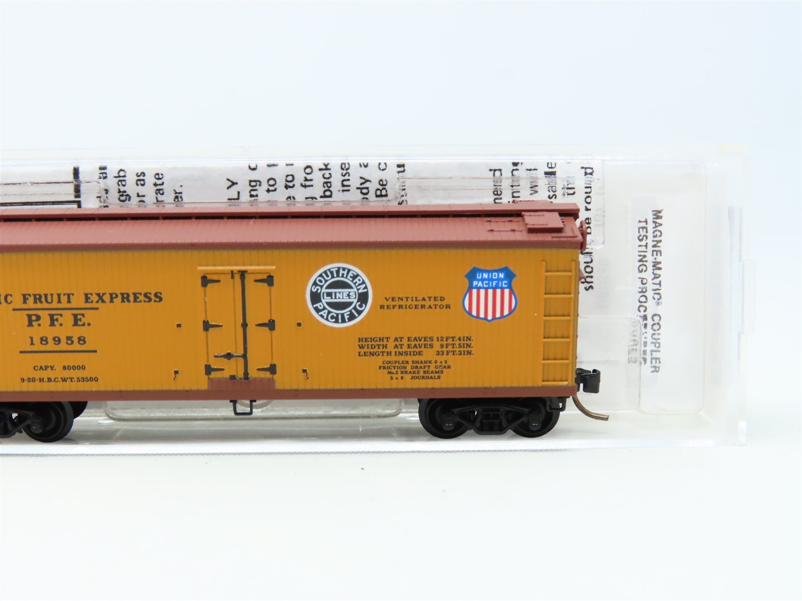 N Micro-Trains MTL #47060 SP UP PFE Pacific Fruit Express 40' Wood Reefer #18958