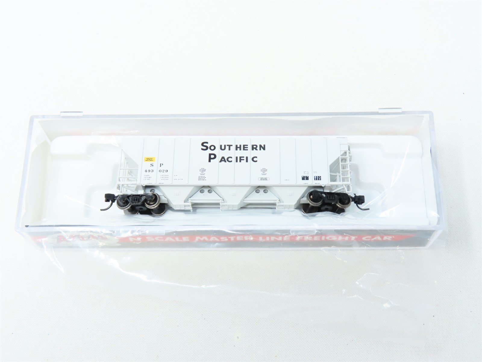 N Atlas Master Line #50003316 SP Southern Pacific 3-Bay Covered Hopper #493029