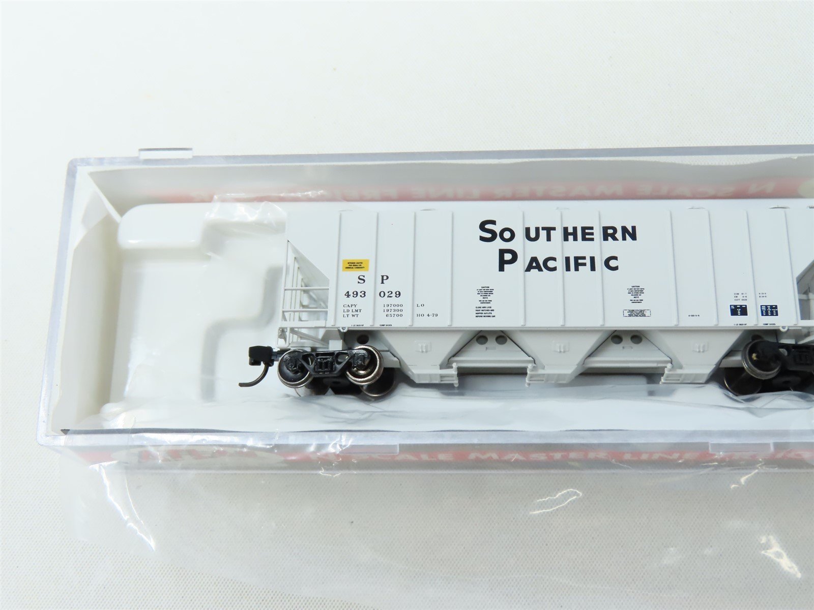 N Atlas Master Line #50003316 SP Southern Pacific 3-Bay Covered Hopper #493029