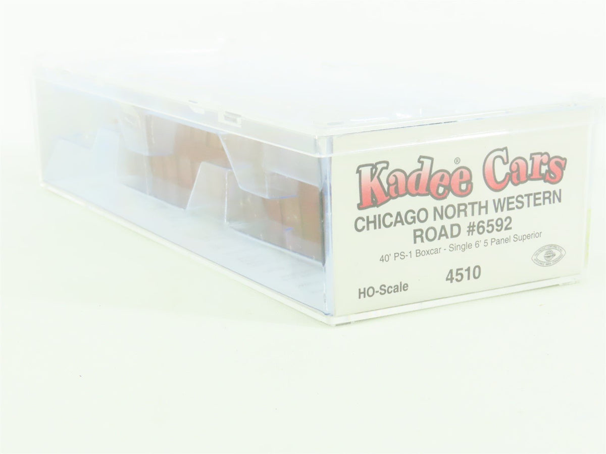 HO Scale Kadee 4510 CNW Chicago &amp; Northwestern &quot;Route Of The 400&quot; Box Car #6592