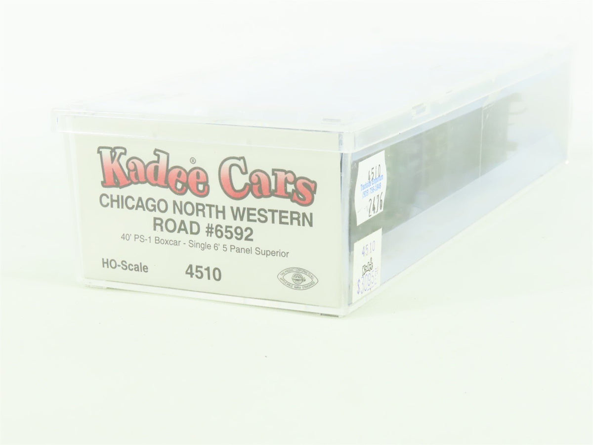 HO Scale Kadee 4510 CNW Chicago &amp; Northwestern &quot;Route Of The 400&quot; Box Car #6592