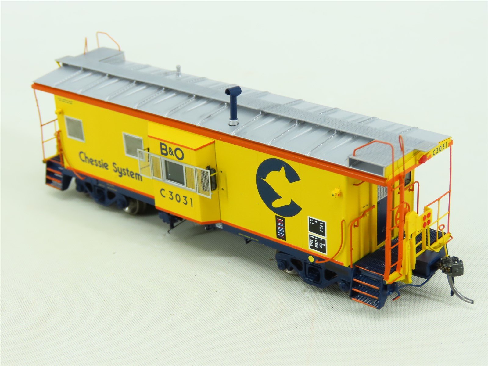 HO Scale Tangent #60026-01 B&O Chessie System Bay Window Caboose #C3031
