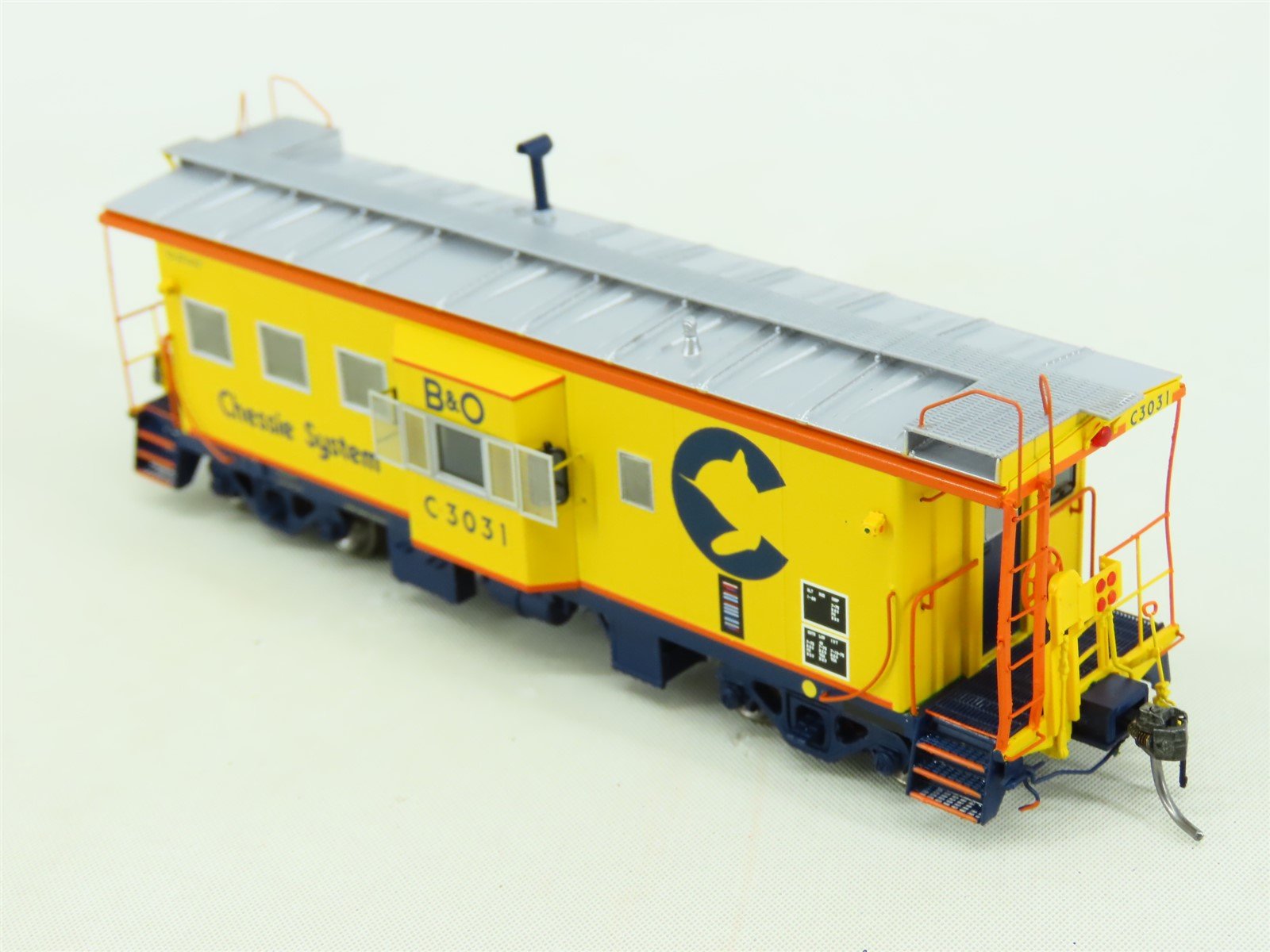 HO Scale Tangent #60026-01 B&O Chessie System Bay Window Caboose #C3031