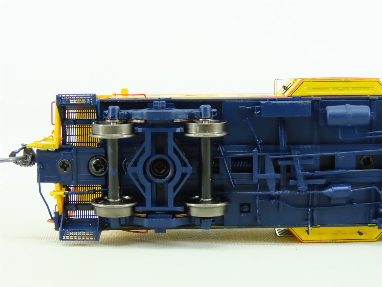 HO Scale Tangent #60026-01 B&O Chessie System Bay Window Caboose #C3031