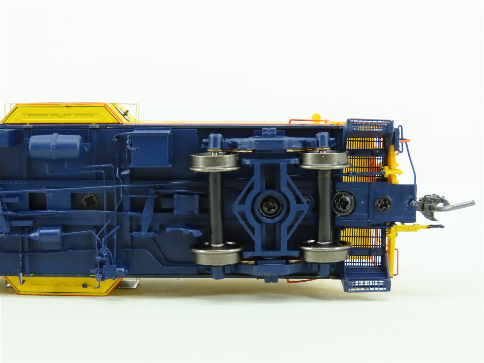 HO Scale Tangent #60026-01 B&O Chessie System Bay Window Caboose #C3031