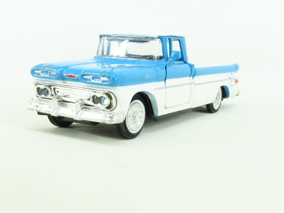 O 1/43 Scale Road Champs Die-Cast 1961 Chevrolet Apache Pickup Truck Blue/White