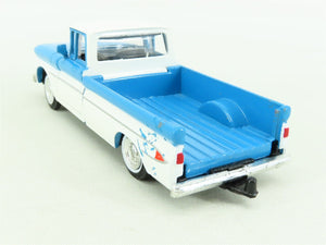 O 1/43 Scale Road Champs Die-Cast 1961 Chevrolet Apache Pickup Truck Blue/White