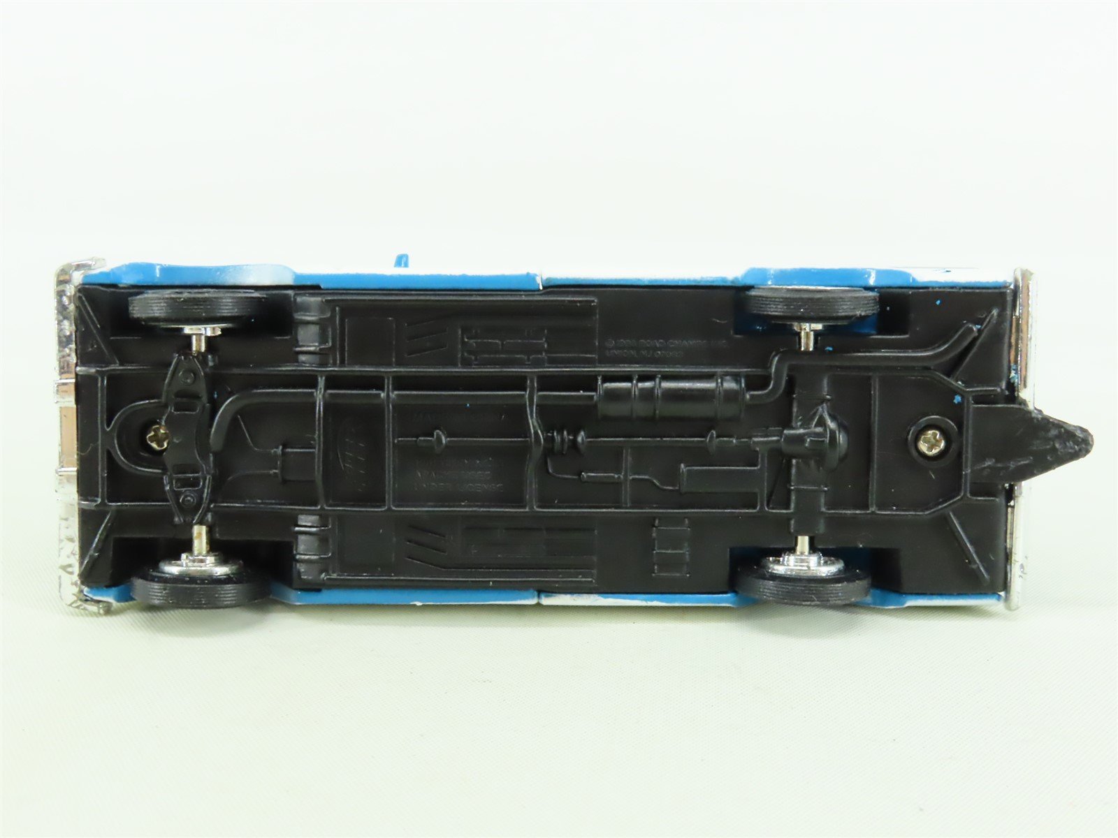 O 1/43 Scale Road Champs Die-Cast 1961 Chevrolet Apache Pickup Truck Blue/White